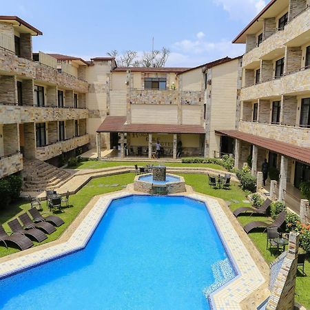 Roca Golf Hotel ブジュンブラ エクステリア 写真