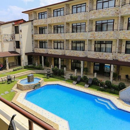 Roca Golf Hotel ブジュンブラ エクステリア 写真