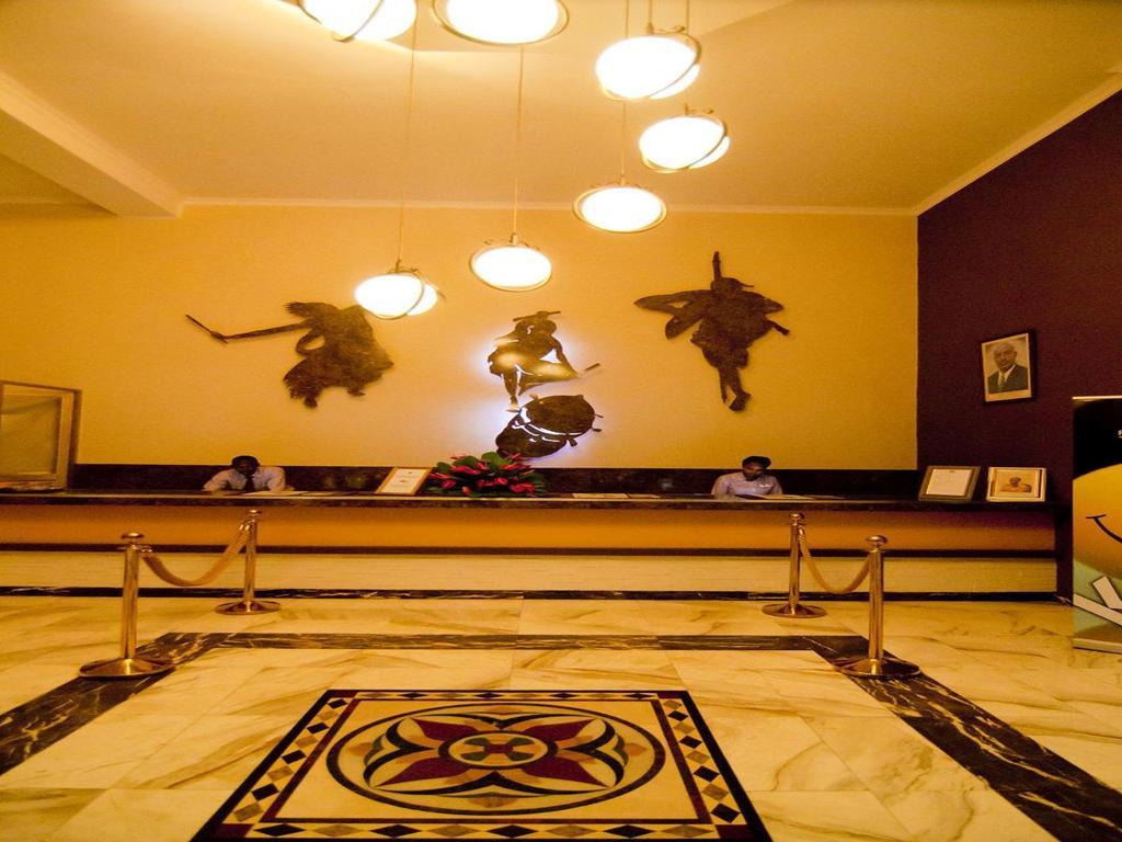 Roca Golf Hotel ブジュンブラ エクステリア 写真
