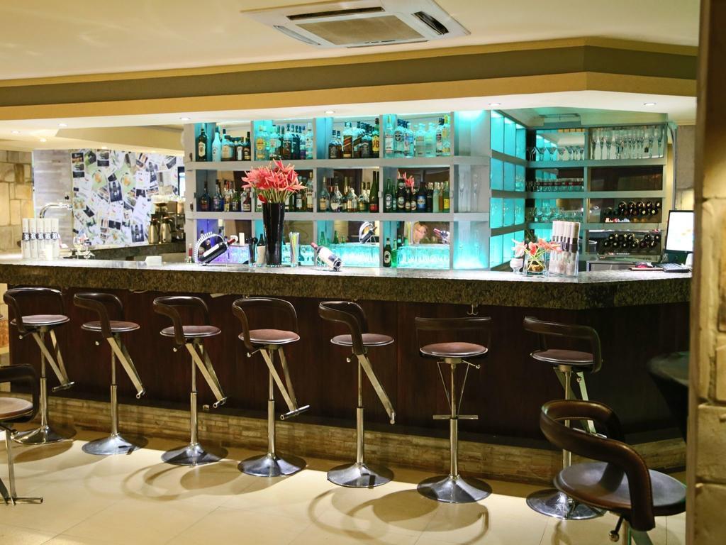Roca Golf Hotel ブジュンブラ エクステリア 写真