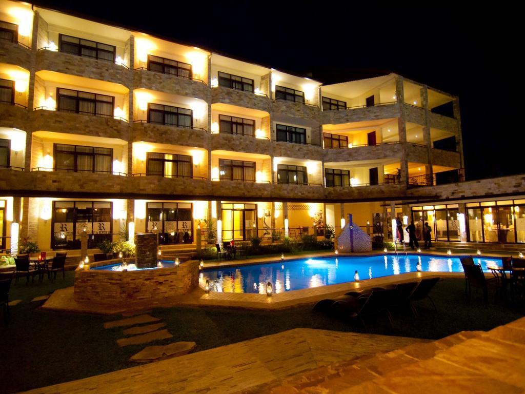 Roca Golf Hotel ブジュンブラ エクステリア 写真