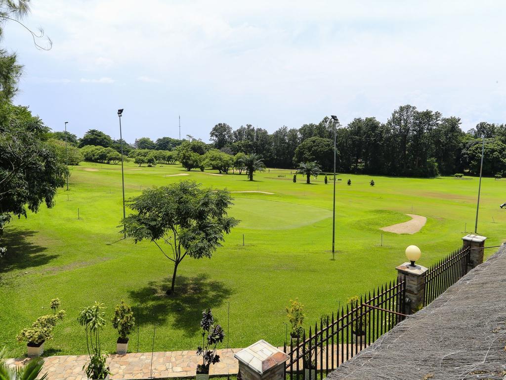 Roca Golf Hotel ブジュンブラ エクステリア 写真